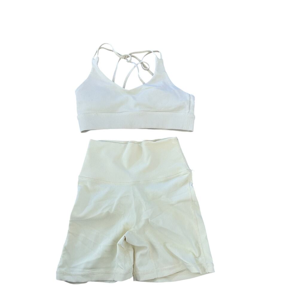 Wilo Green Workout Shorts & Sports Bra Set - Picture 2 of 3